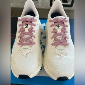 Hoka One One Arahi 8 Women's Running Shoes